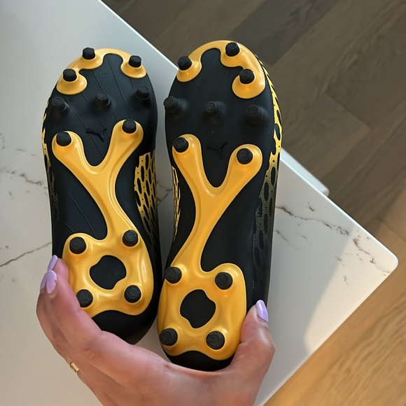 Puma Junior soccer shoes - Picture 2 of 4